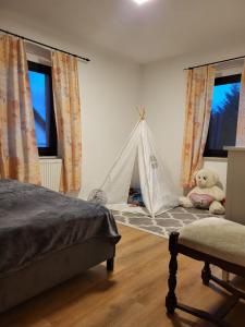 Ένα ή περισσότερα κρεβάτια σε δωμάτιο στο Haus Svetlana Ferienwohnung