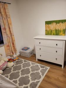 Ένα ή περισσότερα κρεβάτια σε δωμάτιο στο Haus Svetlana Ferienwohnung