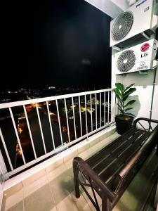 Een balkon of terras bij Ipoh Modern Apartment 3-Bedroom