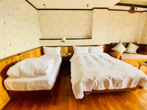 Postel nebo postele na pokoji v ubytování 見晴花園山莊Sunshine Villa