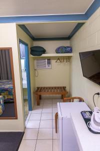 a room with a table and a bench in a room at Nanango Antler Motel in Nanango