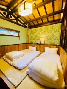 Postel nebo postele na pokoji v ubytování 見晴花園山莊Sunshine Villa