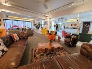 Area tempat duduk di Mini Central