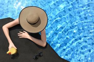 Piscina de la sau aproape de BelAire Bangkok Sukhumvit