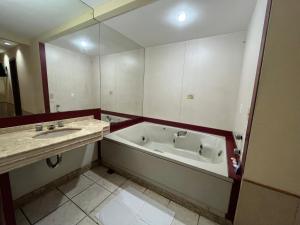 حمام في Hotel Bariloche Tijuca Adult Only