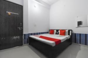 Una cama o camas en una habitación de OYO Pardeep Palace