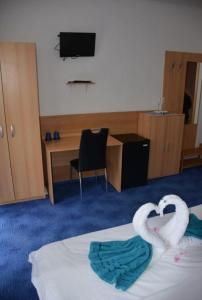 TV a/nebo společenská místnost v ubytování Hotel O.K. 1 + 16 fotografií