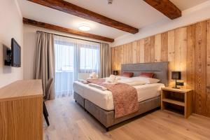Postel nebo postele na pokoji v ubytování Dorfresort Kitzbühel by ALPS RESORTS