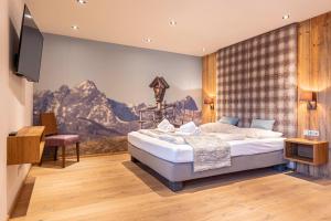 Postel nebo postele na pokoji v ubytování Dorfresort Kitzbühel by ALPS RESORTS
