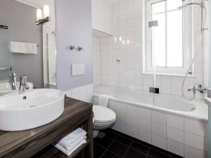 Ein Badezimmer in der Unterkunft DORMERO Hotel München-Kirchheim Messe