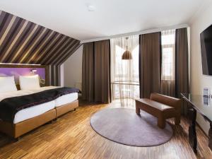 Ein Bett oder Betten in einem Zimmer der Unterkunft DORMERO Hotel München-Kirchheim Messe