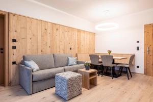 Posezení v ubytování Dorfresort Kitzbühel by ALPS RESORTS