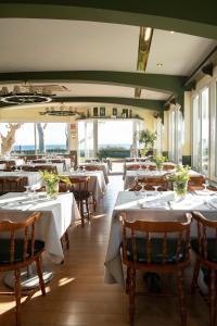 Ein Restaurant oder anderes Speiselokal in der Unterkunft Hotel Roses Platja 
