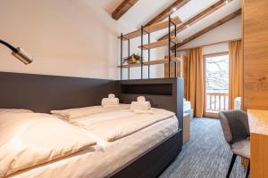 Postel nebo postele na pokoji v ubytování Dorfresort Kitzbühel by ALPS RESORTS + 37 fotografií