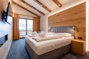 Postel nebo postele na pokoji v ubytování Dorfresort Kitzbühel by ALPS RESORTS