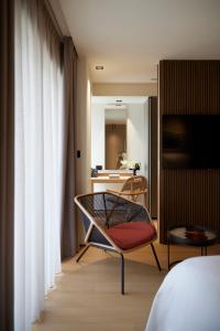 TV a/nebo společenská místnost v ubytování Dusit Suites Hotel Athens