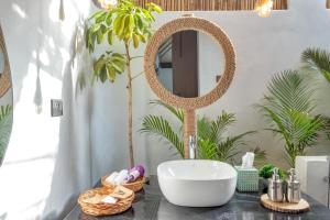 Koupelna v ubytování OIA GOA - Private Pool + 21 fotografií