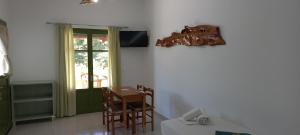 A television and/or entertainment centre at Leros Eleonas ApartmentS