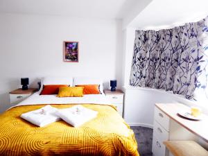 Säng eller sängar i ett rum på Modern, well located en-suite rooms with parking and all facilities