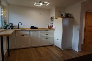 Kuchyň nebo kuchyňský kout v ubytování Ferienwohnung Jenbachtal + 4 fotografie