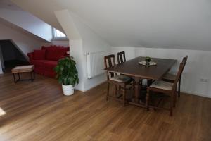 Posezení v ubytování Ferienwohnung Jenbachtal