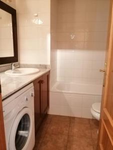 Koupelna v ubytování Apartamento muy espacioso y luminoso Erta 5 + 26 fotografií