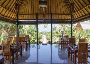 Penida Sunset Ocean View Bungalows外面的花园