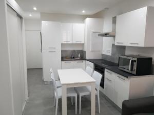 Kuchyňa alebo kuchynka v ubytovaní Studio 29 m2 cosy et confortable