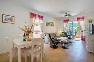 a kitchen and living room with a table and chairs at Alborada Golf 3 1A Spaniahome in Albir