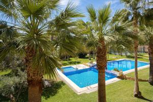 an image of a swimming pool with palm trees at Alborada Golf 3 1A Spaniahome in Albir