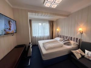 Postel nebo postele na pokoji v ubytování Hotel Austria