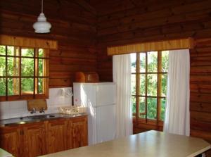 A kitchen or kitchenette at Lisbon Eco Lodge