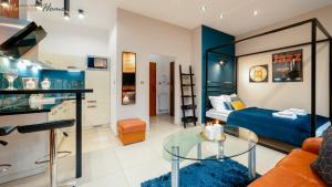 a living room with a bed and a glass table at Wonder Home - Apartamenty w przyziemiu - cicha okolica in Karpacz
