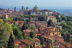 Nespecifikovaný výhled na destinaci Bergamo nebo výhled na město při pohledu z penzionu