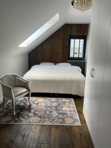 Łóżko lub łóżka w pokoju w obiekcie Apartament Złoty 2