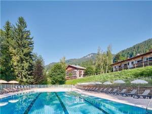 Exhilarating Les Chalets Du Prariand Studio sleeps 2 내부 또는 인근 수영장