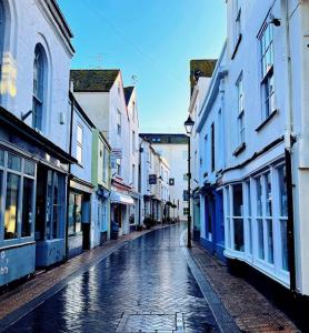 an empty street in a city with buildings at Mermaid Cottage Teignmouth by the beach SLEEPS 7 in Teignmouth