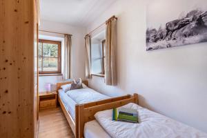 Postel nebo postele na pokoji v ubytování Alpin Farm Birke - Oberweidacherhof