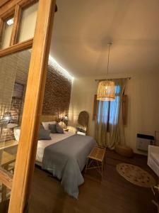 a bedroom with a bed and a chandelier at Tanah Host - Casa de Huespedes in Villa Mercedes +46 photos