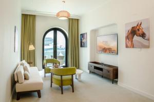 Un lugar para sentarse en Mina Hotel and Residences By The Torch