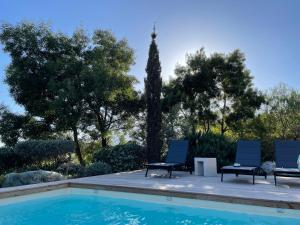 Basen w obiekcie Villa Terra Vecchia, 6 ou 12 personnes, vue imprenable, piscine chauffée lub w pobliżu