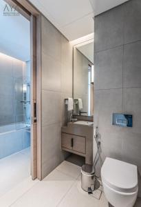 Koupelna v ubytování AYA Boutique - Jumeirah Gate Tower 1