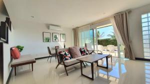 Posezení v ubytování W Sea beach Rayong