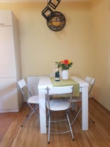 Apartman Fine Rest Brcko的休息区