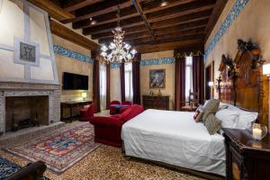 a bedroom with a large bed and a fireplace at Hotel Palazzo Priuli in Venice