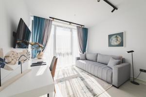 Televiisor ja/või meelelahutuskeskus majutusasutuses Hotel Aurel Coast
