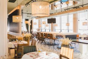 Restoran või mõni muu söögikoht majutusasutuses Hotel Aurel Coast