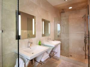 a bathroom with two sinks and a shower at Large Condo in Downtown Memphis in Memphis