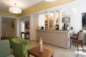 Televízia a/alebo spoločenská miestnosť v ubytovaní Cora Hotels Leon d'Oro
