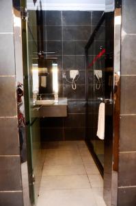 A bathroom at Ivy Hotel Emerald